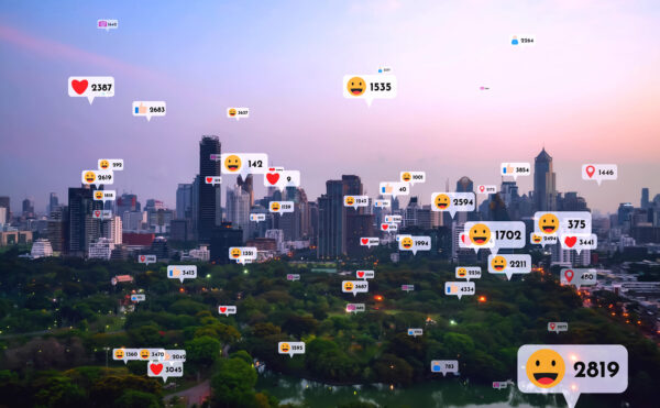 SNSだけで本当に大丈夫？情報発信の落とし穴とホームページの重要性