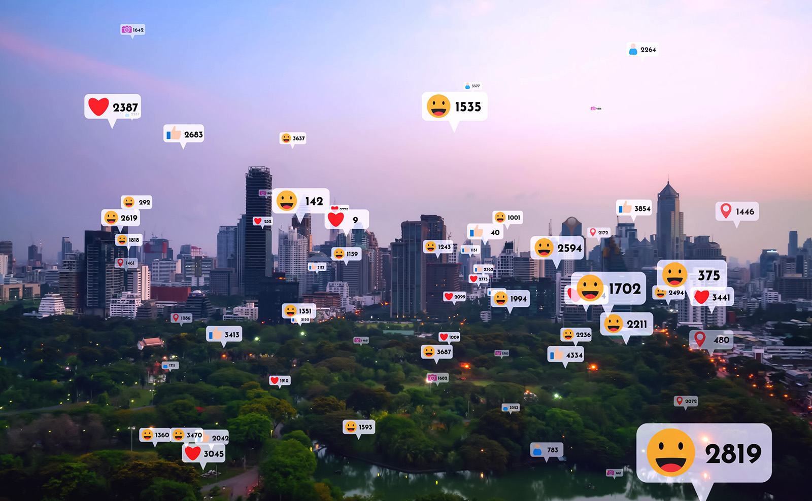 SNSだけで本当に大丈夫?情報発信の落とし穴とホームページの重要性